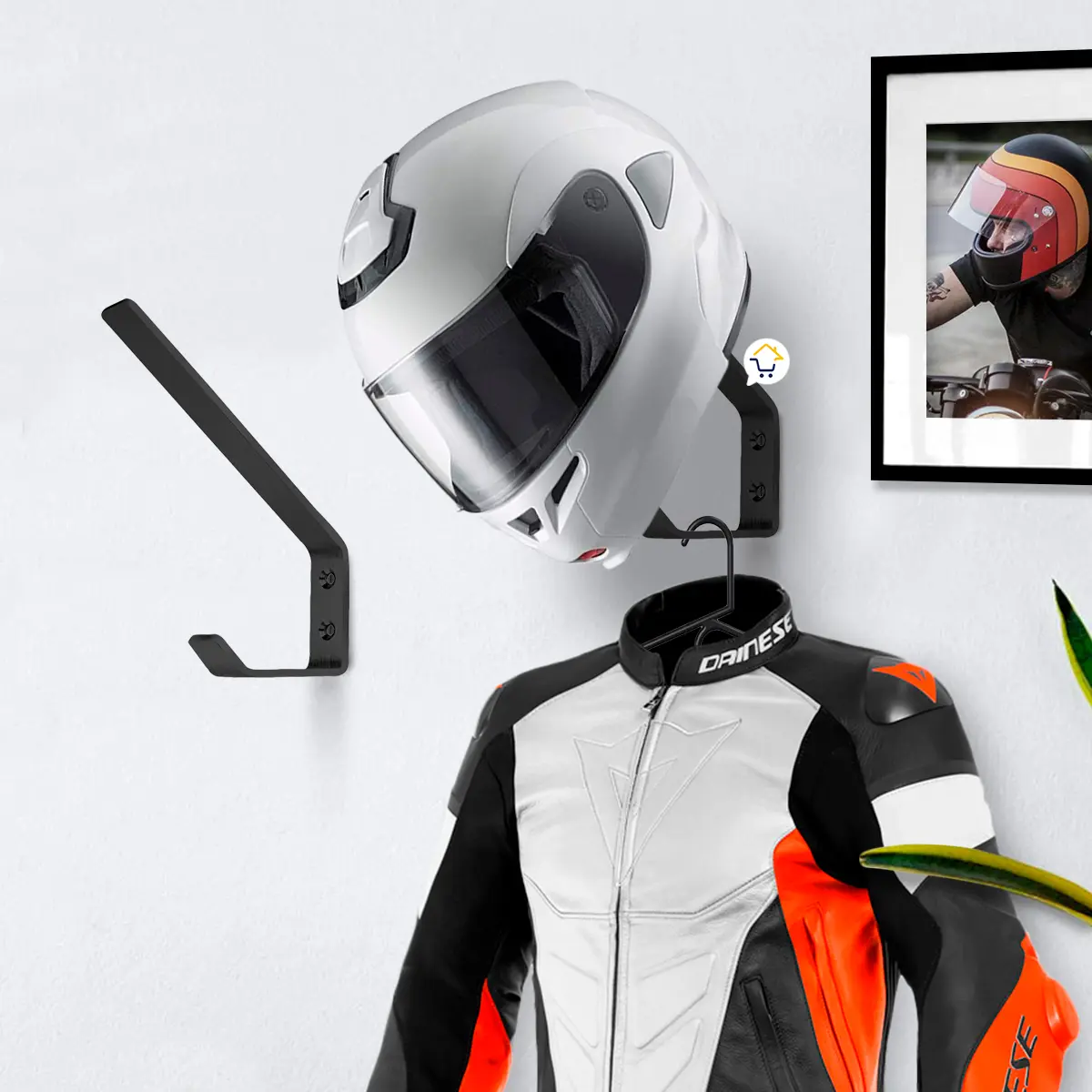 Set x2 Soporte para casco de moto y chaqueta en pared negra.