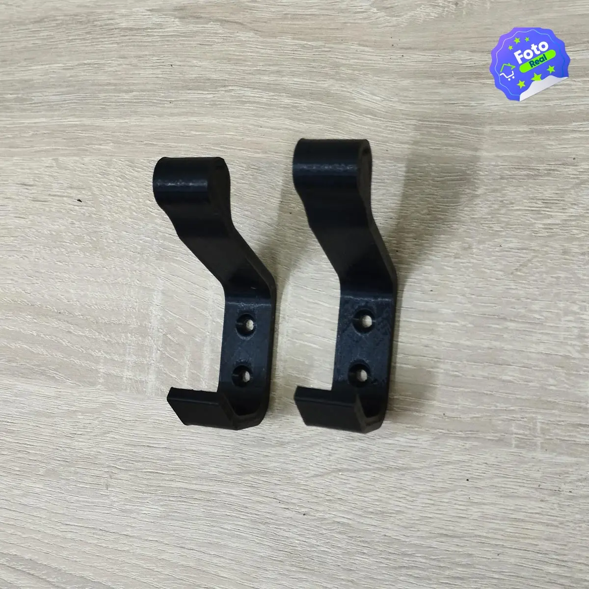 Set 2 ganchos negros para colgar casco de moto y llaves en la pared.
