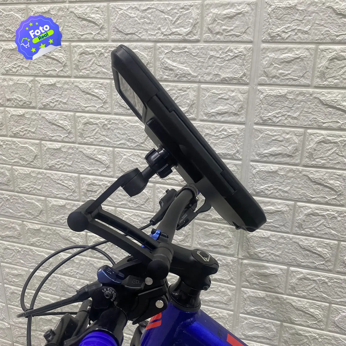 Soporte impermeable para celular en manubrio de bicicleta, diseñado para moto y bici.