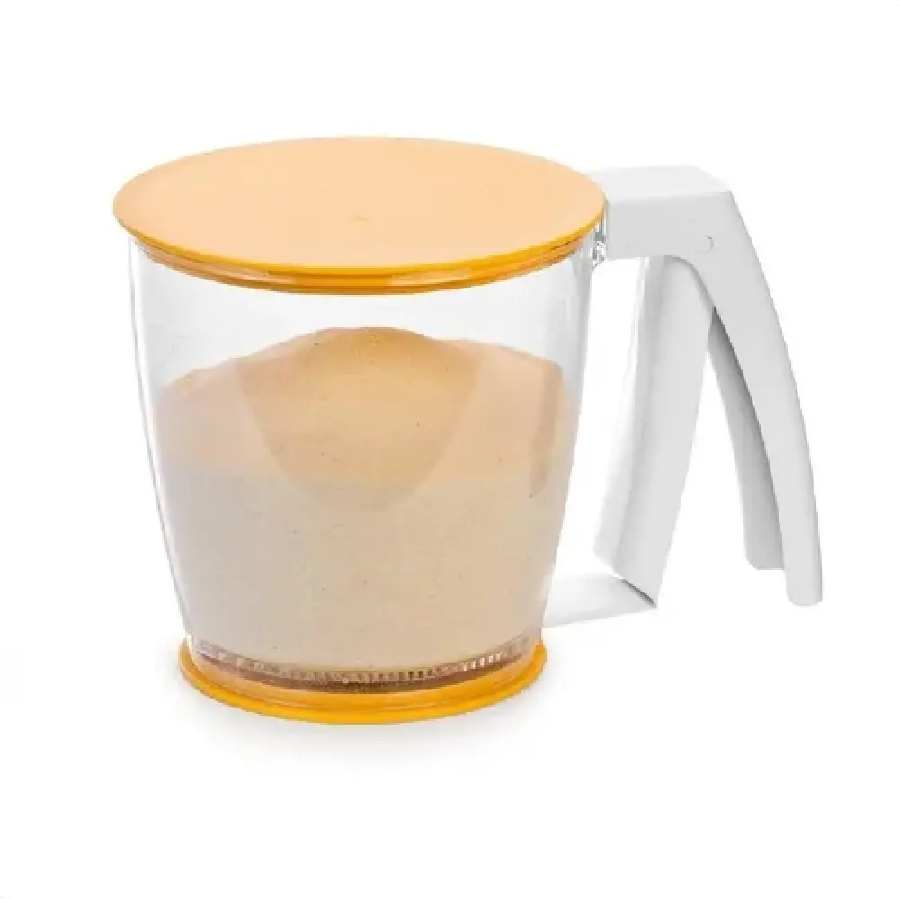 Tamiz dispensador manual de harina con mango blanco y tapa naranja.