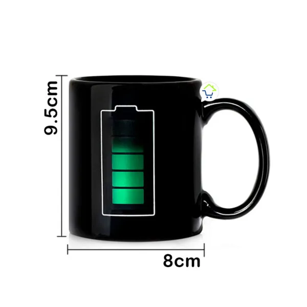Taza mágica negra con diseño de batería que cambia de color con el calor.