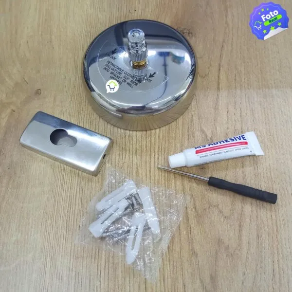 Tendedero retráctil de pared ajustable para colgar ropa con accesorios de instalación.