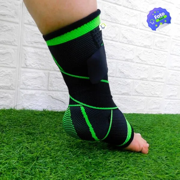 Tobillera deportiva ortopédica de compresión con soporte ajustable, ideal para aliviar el dolor.