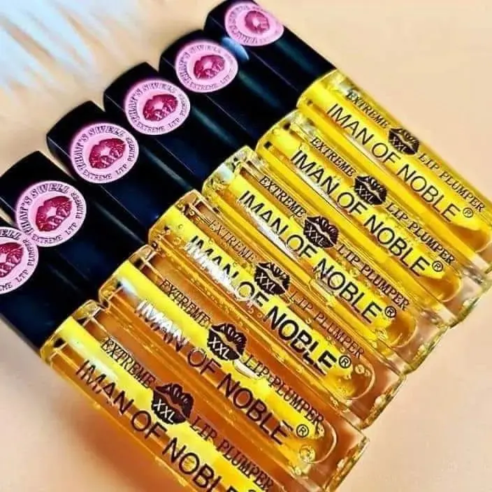 Set x2 Voluminizador Extreme XXL Lip Plumper de Iman of Noble en frascos dorados, brillo labial con detalle de labios XXL.