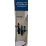 Soporte para cuchillos de cocina montado en pared, con diseño de almacenamiento vertical y de bajo espacio.
