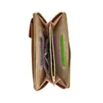 Bolso de lujo café porta celular multifunción abierto con billetes y tarjetas.