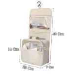 Cosmetiquera de viaje colgante beige con compartimentos y organizador de maquillaje.