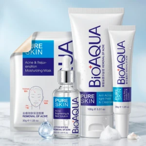 Kit Bioaqua Anti Acné: mascarilla, suero, limpiador y crema en envases blancos, para piel grasa y brotes.