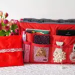 Organizador de bolso rojo expandible para dama. Ideal para viajes y maletas.