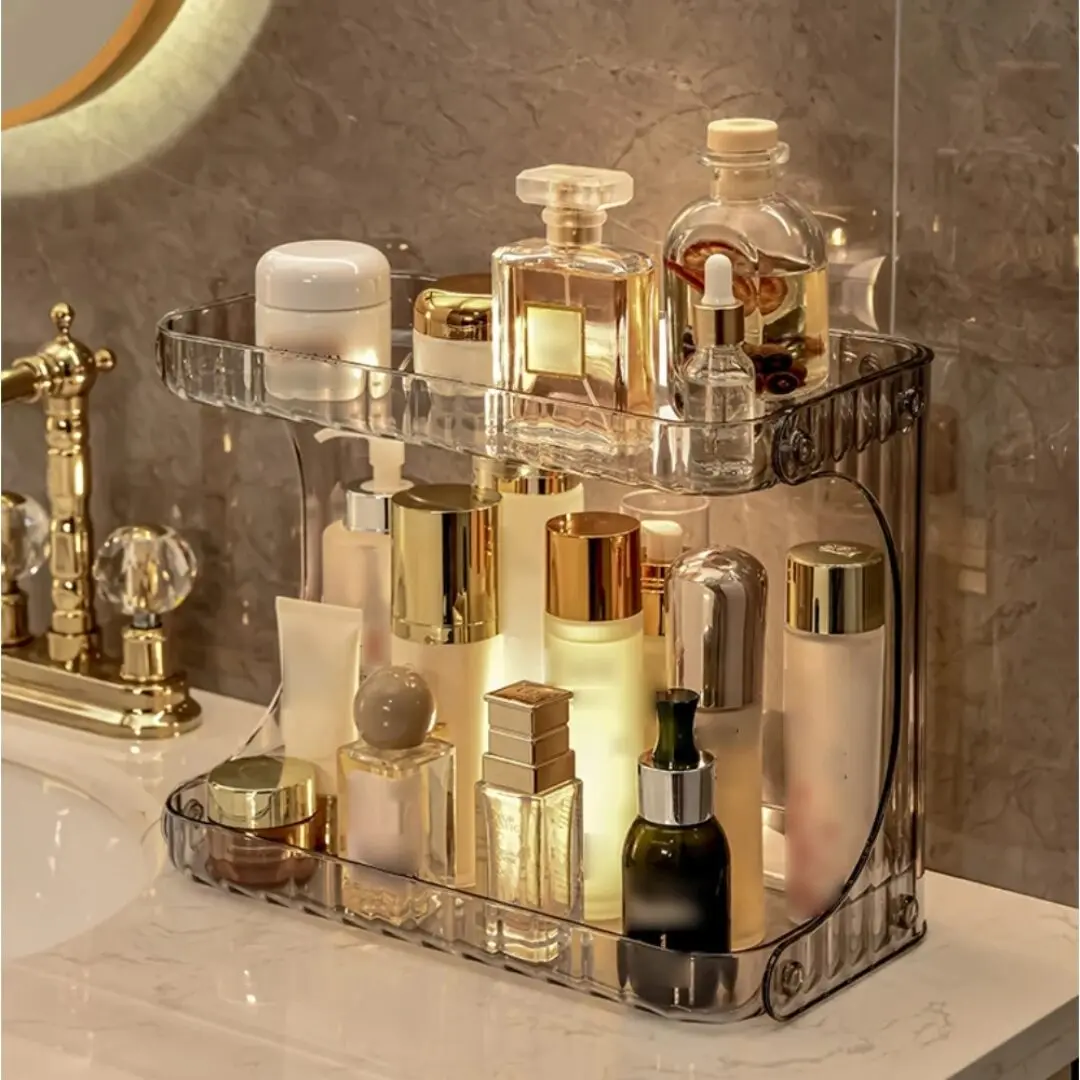 Estante acrílico de 2 niveles con cosméticos: perfumes, cremas y aceites.