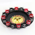 Ruleta de tragos con 16 copas numeradas para juegos de licor, ideal para fiestas y diversión.