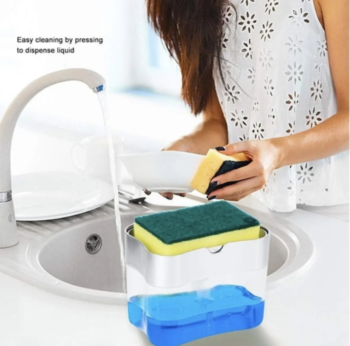 Dispensador de jabón para lavaplatos con esponja, ideal para una limpieza fácil en la cocina.