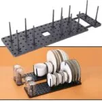 Bandeja escurridora retráctil para organizar platos y vasos.