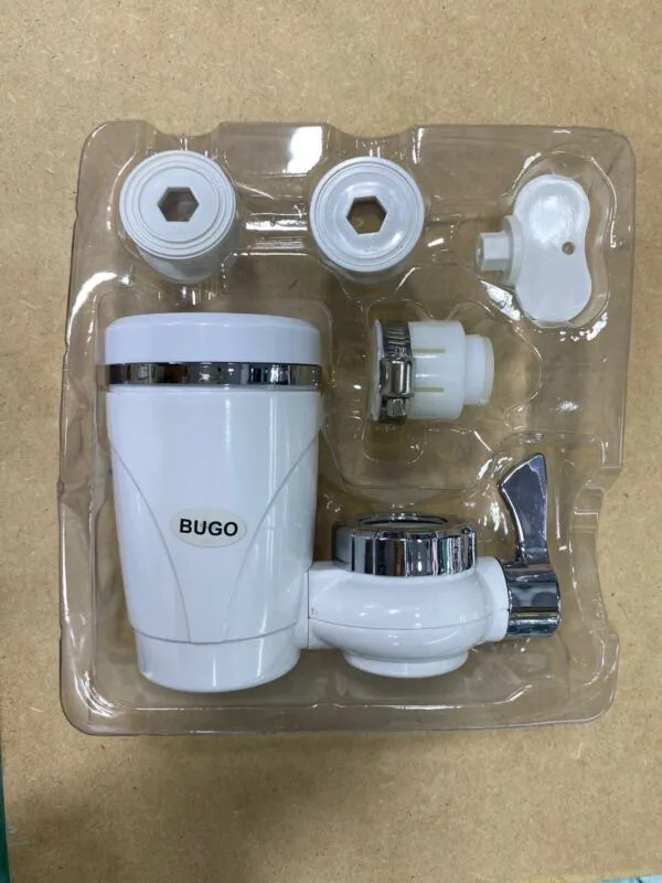 Filtro purificador de agua Bugo para grifo con adaptadores y accesorios.