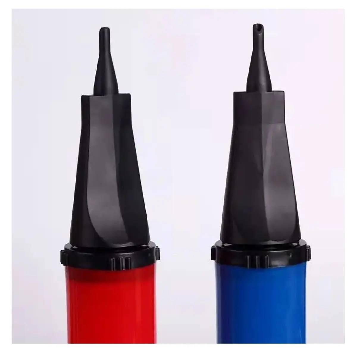Infladores manuales para bolsas, un rojo y un azul, con boquillas negras, perfectos para fiestas.