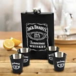 Licorera Jack Daniels de acero inoxidable de 9 oz con 4 copas y embudo.