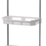 Organizador de baño y cocina de 3 niveles con soportes metálicos y estantes blancos, ideal para organizar.