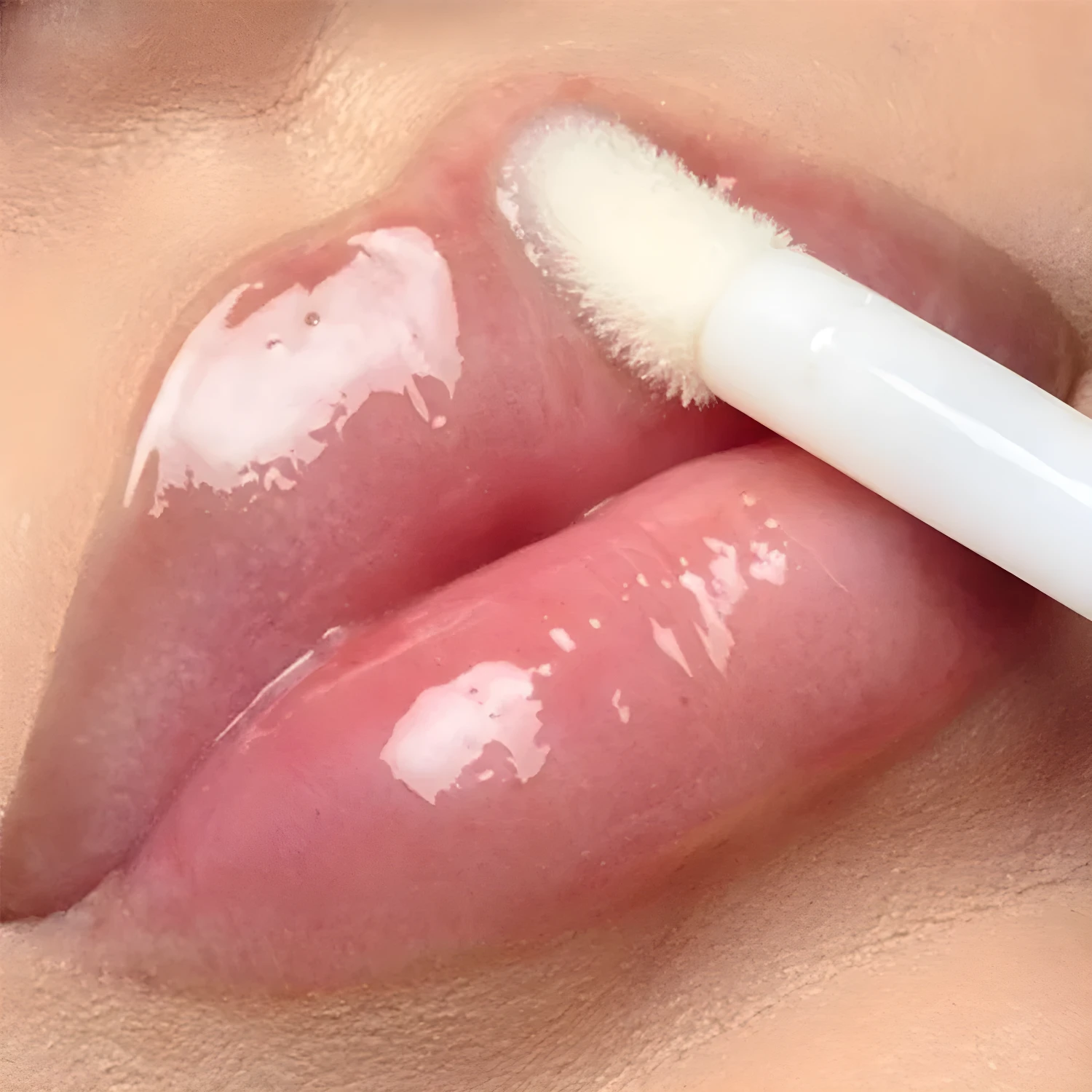 Set x2 Voluminizador Extreme XXL Lip Plumper con aplicador en labios.