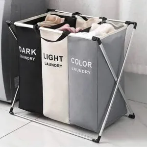Cesto de ropa plegable con 3 compartimentos: oscuro, claro y de color.