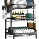 Platero escurridor organizador de loza de 3 niveles, con utensilios, ollas y tablas de cortar.