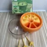 Molde para paletas de helado redondo naranja con 4 palitos amarillos, 2 moldes y empaque verde.