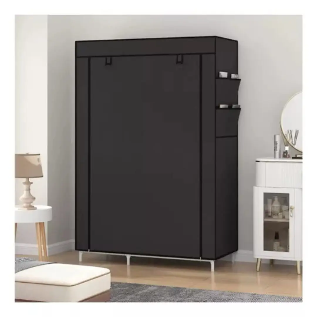 Closet organizador desarmable negro con compartimentos laterales y base metálica, en habitación.