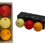 Juego de 3 bolas de billar de 3 bandas: roja, amarilla y naranja, presentadas en caja y fuera de ella.