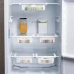 Set x2 organizadores ajustables para nevera con compartimentos tipo rejilla, ideal para frutas y verduras.