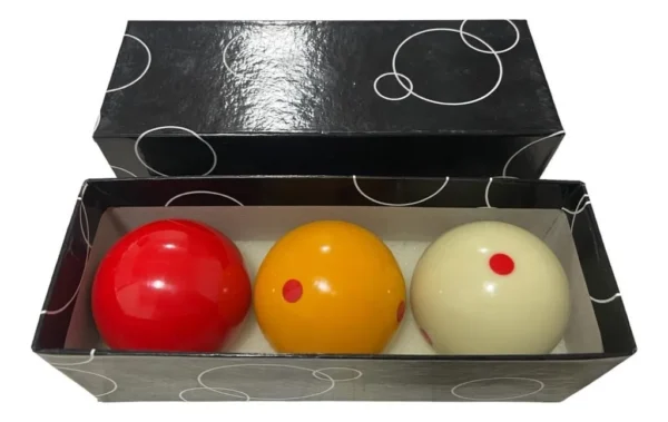 Juego de 3 bolas de billar de 3 bandas: roja, amarilla con 2 puntos y blanca con 1 punto, en caja.