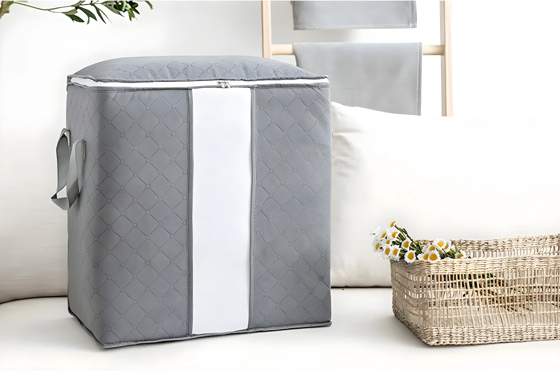 Bolsa plegable gris para closet, con ventana frontal y asas, parte de un set x2.