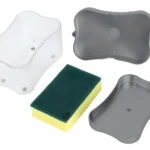 Dispensador de jabón líquido transparente con esponja para cocina.