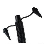 Inflador manual con manguera corrugada y 3 boquillas para doble presión y velocidad.