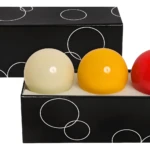 Juego 3 bolas de billar 3 bandas, en caja negra con círculos blancos.