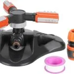 Aspersor rociador de jardín 360 grados giratorio con conectores y cinta.