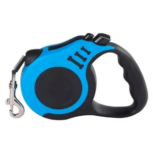 Correa retráctil azul para perros, 5 metros, con gancho metálico y tres huesos decorativos.