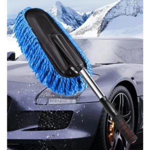 Cepillo azul con mango para limpiar carro, ideal para nieve y polvo.
