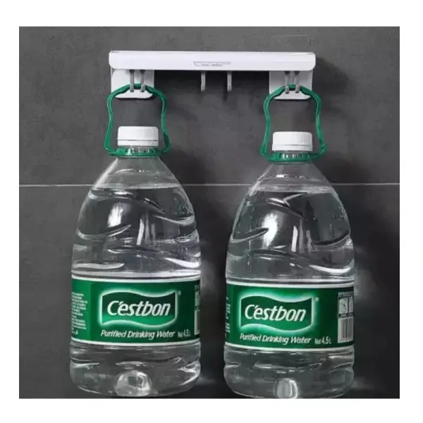 Soporte para cuchillos colgando dos botellas de agua C'estbon de 4.5L.