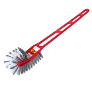 Cepillo doble 360 grados para baño, mango rojo, cerdas blancas y grises para limpieza profunda.
