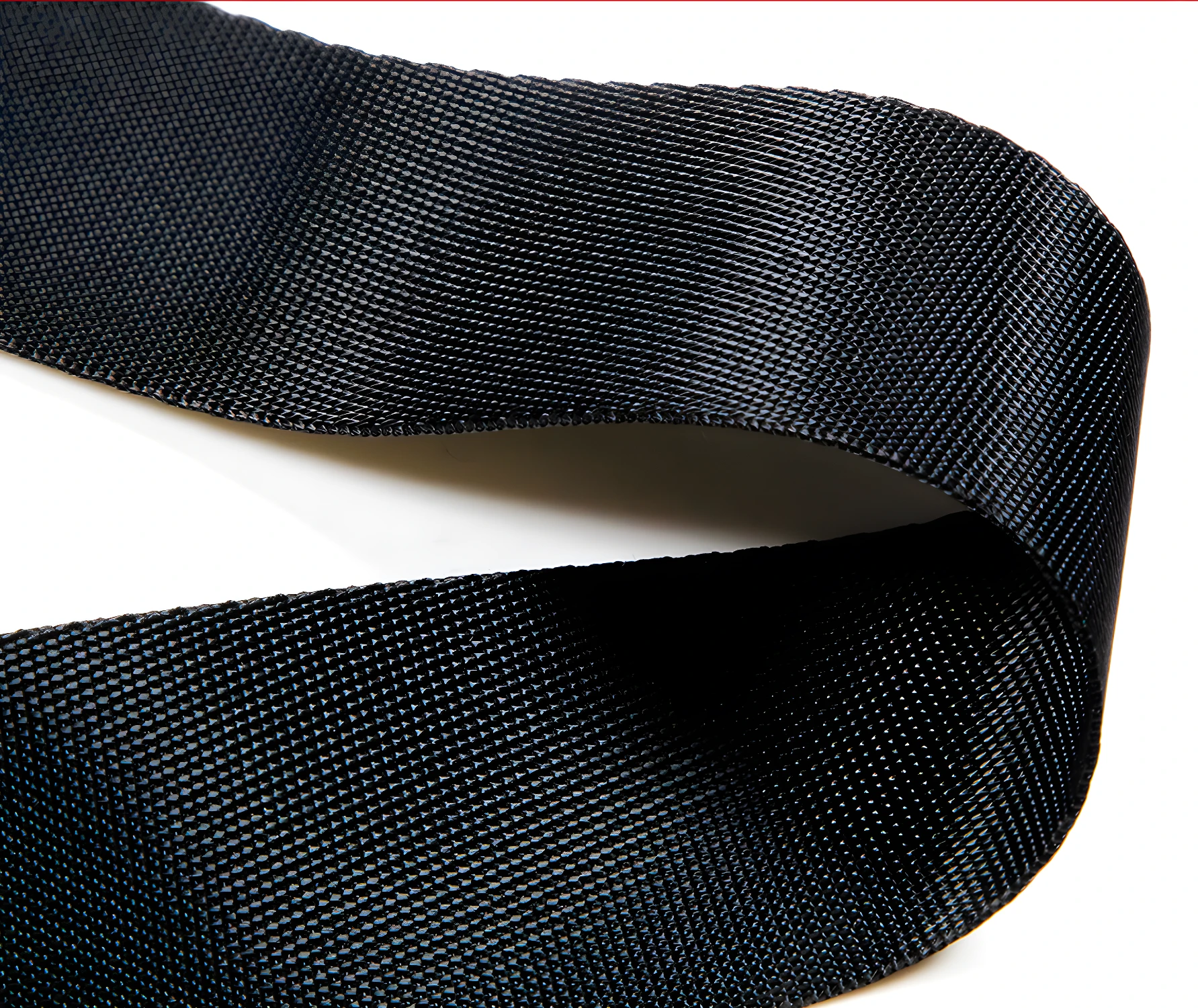 Corrector de postura de flecha negro para espalda superior, tejido texturizado en primer plano.