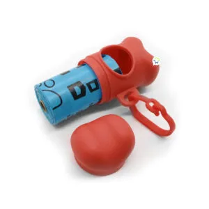 Dispensador de bolsas para perros con forma de hueso rojo, incluye bolsa azul.