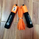 Lazo contador de Miyagi, naranja y negro, ideal para entrenamiento y ejercicio.