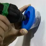 Recolector de polvo para taladro con broca, ideal para muros y paredes.