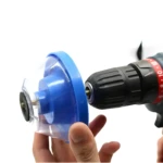 Recolector de polvo para taladro, accesorio para broca de taladro con mango azul.