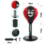 Saco de boxeo de mesa con cara sonriente, soporte y inflador incluido, ideal para ejercicio.