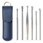 Kit de limpieza de oídos con 6 piezas metálicas y estuche azul de cuero.