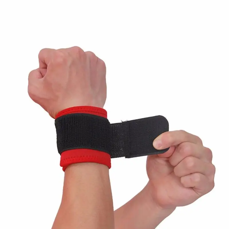 Muñequeras de neopreno rojas y negras ajustables para soporte de muñeca en levantamiento de pesas.