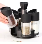 Organizador de especias para cocina X6 con molinillo central, frascos de vidrio con tapa negra.