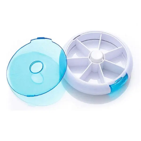 Pastillero semanal giratorio blanco con tapa azul, organizado en 7 compartimentos para píldoras diarias.
