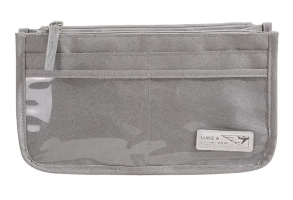 Bolso organizador Oasis gris con compartimentos transparentes y cierre.