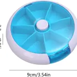 Pastillero semanal giratorio con 7 compartimentos, diseño redondo azul y blanco.